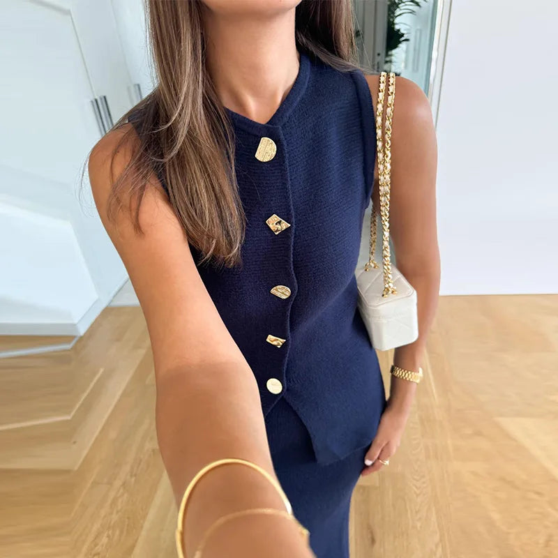 חליפת שני חלקים סרוגה וסט סגירת כפתורים וחצאית מקסי - ג'יילה